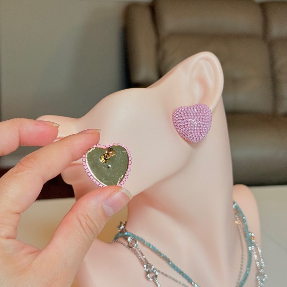 ⚜️ Pink Heart Stud Earrings - Picture 8 of 15